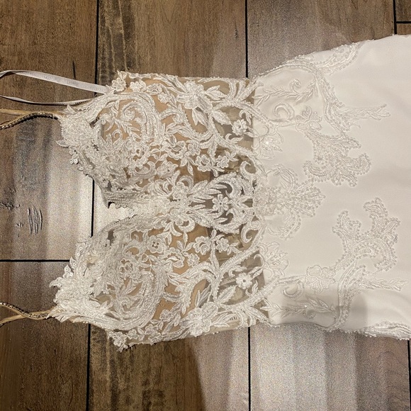 WEDDING DRESS - Picture 11 of 15